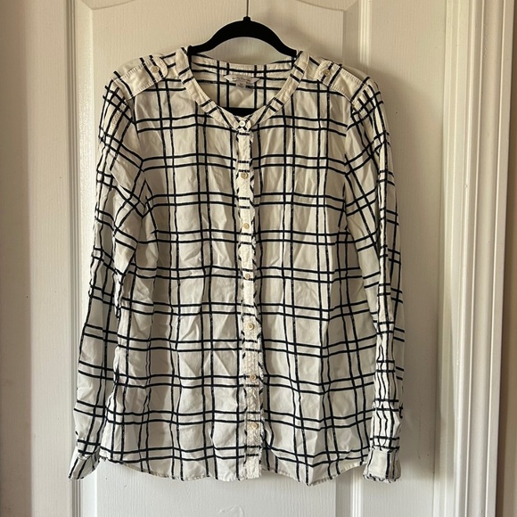 LL Bean Signature Collarless Lighweight Button Down - Picture 2 of 9